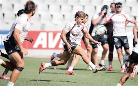  ?? PICTURE: GALLO IMAGES ?? A PAT ON THE BACK: The Sharks Patrick Lambie takes his backline through their paces in practice ahead of their third round clash against the Bulls at Loftus Versfeld tomorrow. The Sharks have won one encounter so far this season and will be hoping to...