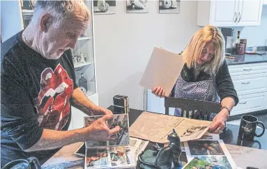  ?? JEREMY NUTTALL PHOTOS STAR VANCOUVER ?? Roger Nepper and his wife, Shirley Bowick, look through old photo albums belonging to Roger’s brother in Port Alice, B.C.