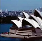  ??  ?? I Sydney ble dansken Jørn Utzons berømte operahus innviet for 45 år siden.