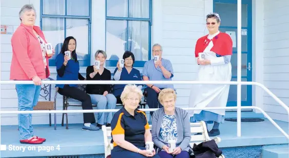  ?? PHOTO / MELANIE CAMOIN. ?? Waihi Armistice 100 steering committee members met with Waihi hospital staff, past and present to dedicate a coffee cup to honour World War I nurse Ada Taylor. Front left (top row): Carer at Waihi Hospital Judy Mold, Waihi Hospital caregiver Michelle Easton, facility manager Helen Riesen, hospital caregiver Lynette Lindsey and clinical manager and nurse Frances Tait. (Front) Banana Pepper Cafe owner Bernie Woodford and former nurse aid at Waihi Hospital Ann Stevens.