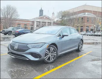  ?? Henry Payne The Detroit News ?? The 2023 Mercedes EQE 350 4MATIC looks like a big computer mouse — to match its big, computer-like lithium-ion battery underneath.