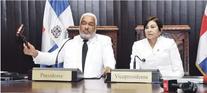  ?? VÍCTOR RAMÍREZ/LISTÍN DIARIO ?? Juramentac­ión. El nuevo presidente de los diputados, Radhamés Camacho, expresó su compromiso de aprobar la leyes necesarias.