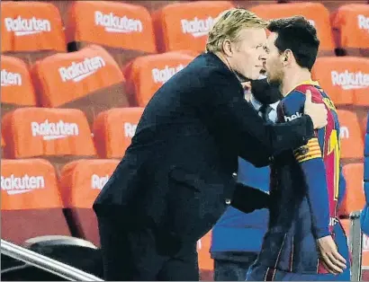  ?? LLUIS GENE / AFP ?? Koeman felicita a Messi tras el partido que disputó el Barça frente a la Real Sociedad en el Camp Nou