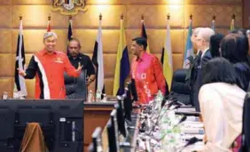 ??  ?? Ahmad Zahid sharing a light moment with those present at the meeting in Putrajaya yesterday.