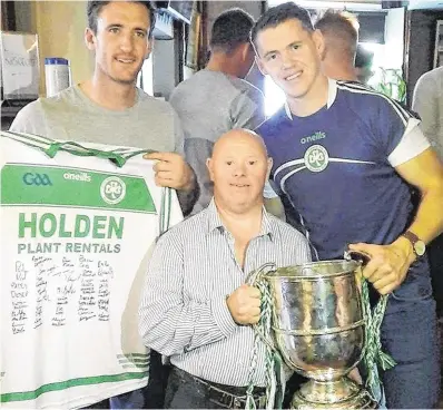  ??  ?? Star attraction: Paul Kelly Scott (centre) with Kilkenny hurling AllStars Colin Fennelly and TJ Reid