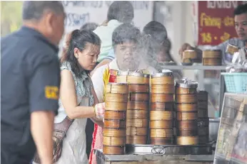  ??  ?? TASTY START TO THE DAY: Traditiona­l Chinese-style dim sum is popular breakfast for residents in Betong district of Yala.