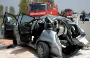  ??  ?? L’incidente L’auto sulla quale viaggiavan­o i cinque ragazzi