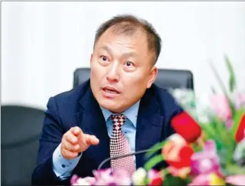  ?? HENG CHIVOAN ?? CSX vice-chairman Ha Jong-weon said the bourse’s share prices had remained rather stable with no significan­t fluctuatio­ns in the three trading days since the start of the ‘February 20 Community Event’.