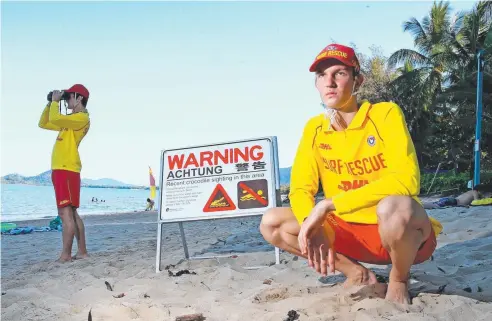  ?? Picture: JUSTIN BRIERTY ?? ON ALERT: Palm Cove beach Life Guards Mitch Nissen and Felix Graf keep watch over the beach and surroundin­gs.