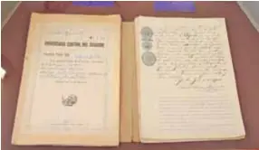  ??  ?? TEsoRos. Estos días en el salón O lmedo de la U niversidad Andina se exhibe una muestra con documentos históricos.