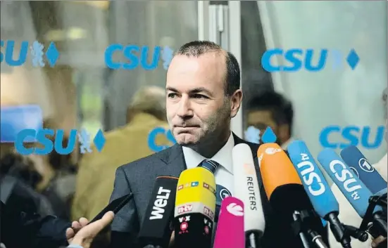  ?? NURPHOTO / GETTY ?? Manfred Weber, a las puertas de la sede de la CSU en Munich, en una imagen tomada el pasado mes de junio