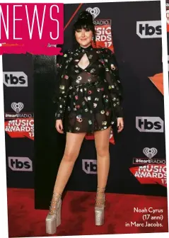  ??  ?? Noah Cyrus (17 anni) in Marc Jacobs.