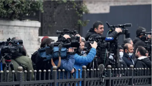  ?? ?? Reporters gather outside the venue of talks between Russia and Ukraine in Istanbul, Turkey, on March 29