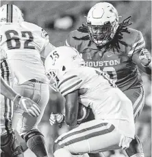  ?? University of Houston / University of Houston ?? With dreadlocks flying, UH defensive tackle Aymiel Fleming quickly converges on his prey.