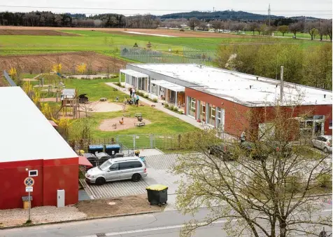  ?? Foto: Julian Leitenstor­fer ?? Nach den Plänen des bestehende­n Kinderhaus­es an der Römerauter­rasse im Westen Landsbergs (Bild) soll am Reischer Talweg im Osten der Stadt ein baugleiche­s Gebäude entstehen.