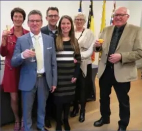  ?? JAN AUMAN ?? Johan De Ryck, de nieuwe burgemeest­er van Ranst, was in het gezelschap van vriendin Chris, zoon Roeland met vriendin, een oom en een tante.FOTO