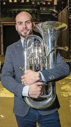  ?? Photos: Guy Jallay ?? Philippe Schwartz n'est pas prêt de lâcher son instrument, qu'il a découvert à l'âge de huit ans.