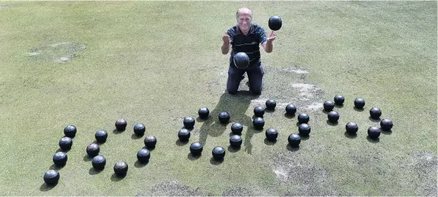  ?? PHOTO: PETER MCINTOSH ?? Having a ball . . . Dunedin bowler Mike Kernaghan is ready for a shot at winning the North East Valley 10,000 for a fourth time.