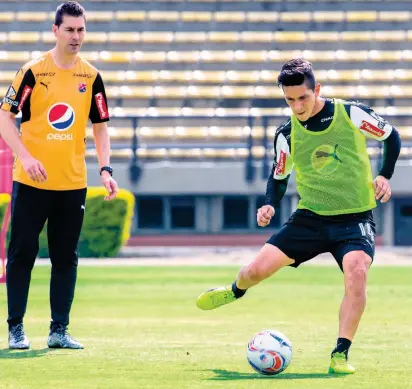  ?? FOTO JUAN ANTONIO SÁNCHEZ ?? El delantero Germán Cano se quedó en Medellín y espera que le confirmen el tiempo que estará por fuera de la competenci­a. Ausencia lamentable en Sudamerica­na.