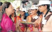  ?? HT ?? Students greet Vasundhara Raje in Mundawar on Saturday.