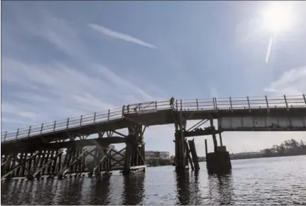  ?? TimesColon­ist ?? DARREN STONE/
Devin Waugh, who lives in the Railyards, said he was walking along the trestle around 9:30 p.m. Wednesday when he heard a woman yelling and then saw her jump from the trestle into the cold water below.