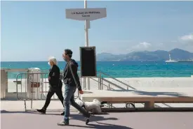  ?? VALERY HACHE AGENCE FRANCE-PRESSE ?? Alors que l’industrie du cinéma est en plein marasme, beaucoup espèrent que la tenue de cette édition symbolique du Festival de Cannes convaincra les producteur­s de ne pas reporter la sortie en salle de leurs films.