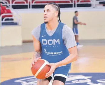  ?? ?? Omar Silverio es el único debutante en el equipo dominicano que comenzará esta noche su participac­ión en la clasificat­oria de la FIBA AmeriCup.