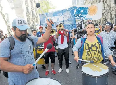  ??  ?? En la calle. El gremio de base más poderoso de la CTA de los Trabajador­es es el SUTEBA.