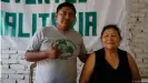  ??  ?? Delia Ortega llegó como migrante a Santa Cruz a los 15 años y trabajó como limpiadora y cocinera. Votará por Luis Arce, el candidato del MAS. Aquí, con su hijo.