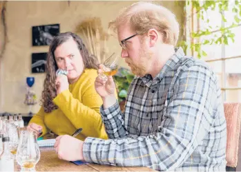  ?? OLIVER PARINI/THE NEWYORKTIM­ES ?? Nora Ganley-Roper and Adam Polonski test different whiskey blends in March in Weybridge, Vermont. The couple visited dozens of distilleri­es before founding Lost Lantern, an American independen­t bottler.