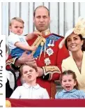  ??  ?? WILLIAM & KATE mit George und Charlotte (vorn) sowie Louis (im Arm) im Juni bei Trooping the Colour. Die Kids werden Onkel Harry und Cousin Archie vermissen