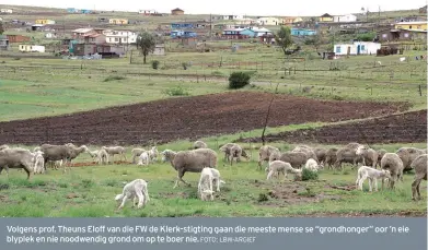  ?? FOTO: LBW-ARGIEF ?? Volgens prof. Theuns Eloff van die FW de Klerk-stigting gaan die meeste mense se “grondhonge­r” oor ’n eie blyplek en nie noodwendig grond om op te boer nie.