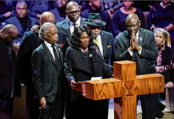  ?? Andrew Nelles / Pool / Getty Images ?? Rowvaughn Wells, flanked by Rev. Al Sharpton and her husband, Rodney Wells, speaks Feb. 1 during the funeral service for Tyre Nichols, her son, at Mississipp­i Boulevard Christian Church in Memphis, Tenn.