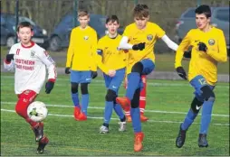  ?? FM5068803 ?? Kings Hill Colts under-14s battle it out with fellow promotion contenders Borough Green Juniors