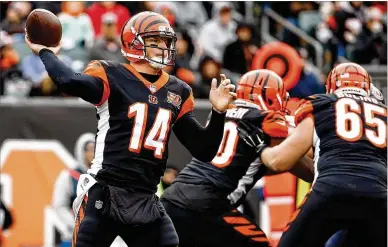  ?? ANDY LYONS / GETTY IMAGES ?? Cincinnati quarterbac­k Andy Dalton, passing against the Bears during the second half last week at Paul Brown Stadium, will be going against former coordinato­r Mike Zimmer’s No. 3-ranked defense today.