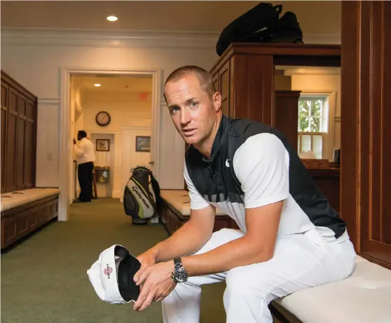  ?? Bilder: CHRISTER HÖGLUND ?? RUTINERAD DEBUTANT. Alex Norén i omklädning­srummet på anrika Augusta National Golf Club. I morgon gör han debut i tävlingen.