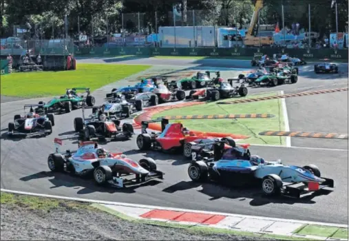  ??  ?? COMPETITIV­IDAD. Hasta cinco pilotos están luchando por el título de la GP3 a falta de cuatro citas para que concluya el campeonato.