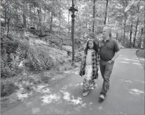  ?? By Aimee Dilger for USA TODAY ?? The path to a strong bond: Psychologi­st David Palmiter takes a walk with daughter Lauren, 11.