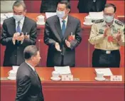  ?? REUTERS ?? n
Chinese President Xi Jinping (bottom, left) is welcomed by ministers as he arrives for the opening session of the National People's Congress at the Great Hall of the People in Beijing on Friday.