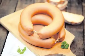  ?? Foto: Printemps, Fotolia ?? Wurst gehört für viele Menschen zu einer guten Brotzeit dazu. Durch die Warnung der Weltgesund­heitsorgan­isation überdenken nun aber einige ihren Konsum. Die Mehrheit ist allerdings unbeeindru­ckt.