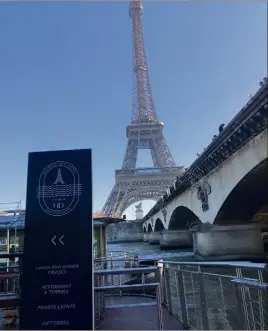  ??  ?? L’identité visuelle de «Ducasse sur Seine» est signée Pierre Tachon, directeur artistique de Ducasse Paris. Le logo est construit comme un blason. Sa forme oblongue, inspirée des courbes du navire, contient en son coeur une Tour Eiffel et des flots très stylisés qui évoquent les ondulation­s de la Seine. (Photos J.D.)