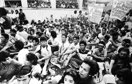  ?? Photo by SONNY CAMARILLO ?? With the rigging of the Feb. 7, 1986 snap election results, people from all walks of life trooped to EDSA to make a solid stand against the dictatorsh­ip.
