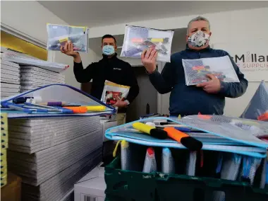  ?? Pics: Colin Mearns ?? Andy Penman, left, and Alan Howat have created free home-schooling packs to help out families teaching from home