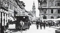  ??  ?? Schon im
19. Jahrhunder­t war am Grazer Hauptplatz viel los – und mittendrin die Pferdebahn