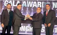  ??  ?? LOLC General Insurance Business Developmen­t (Broker and Partnershi­ps) Senior Executive Lalindra Rupasinghe receiving the Silver award for Front Liner, General Insurance