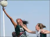  ?? REG CALDECOTT ?? CONTEST: North West’s Kifiloe Tsotetsi and Melandi Pretorius of the Western Cape battle for the ball in the National Netball Championsh­ip yesterday.