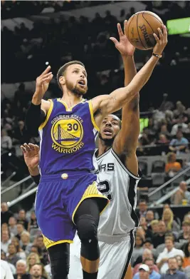  ?? JOSE CARLOS FAJARDO/STAFF ?? Stephen Curry (30) goes for the layup past the San Antonio Spurs’ LaMarcus Aldridge (12) in Game 4 of the West Finals on Monday.