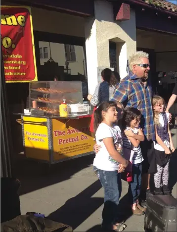  ?? HEATHER SHELTON — THE TIMES-STANDARD ?? Humboldt County native and celebrity chef Guy Fieri talks with young fans during a visit to Ferndale in 2013.