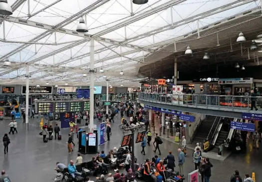  ?? PAUL BIGLAND/ RAIL. ?? Manchester Piccadilly’s unloved 1950s-era brutalist concrete concourse was swept away as part of the station’s renovation programme between 1998 and 2002. The new amenities and spaciousne­ss is far more befitting of a city that osted the Commonweal­th Games in 2002, and a station that handled almost 25 million passengers in 2014-15.