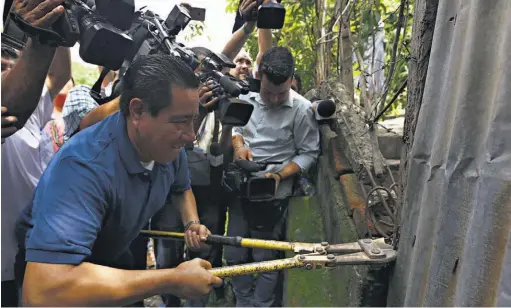  ??  ?? Suspenso. El 9 de junio de 2015 el juez de Paz de Antiguo Cuscatlán ordenó el desalojo, pero fue suspendido por decisión de la sala.